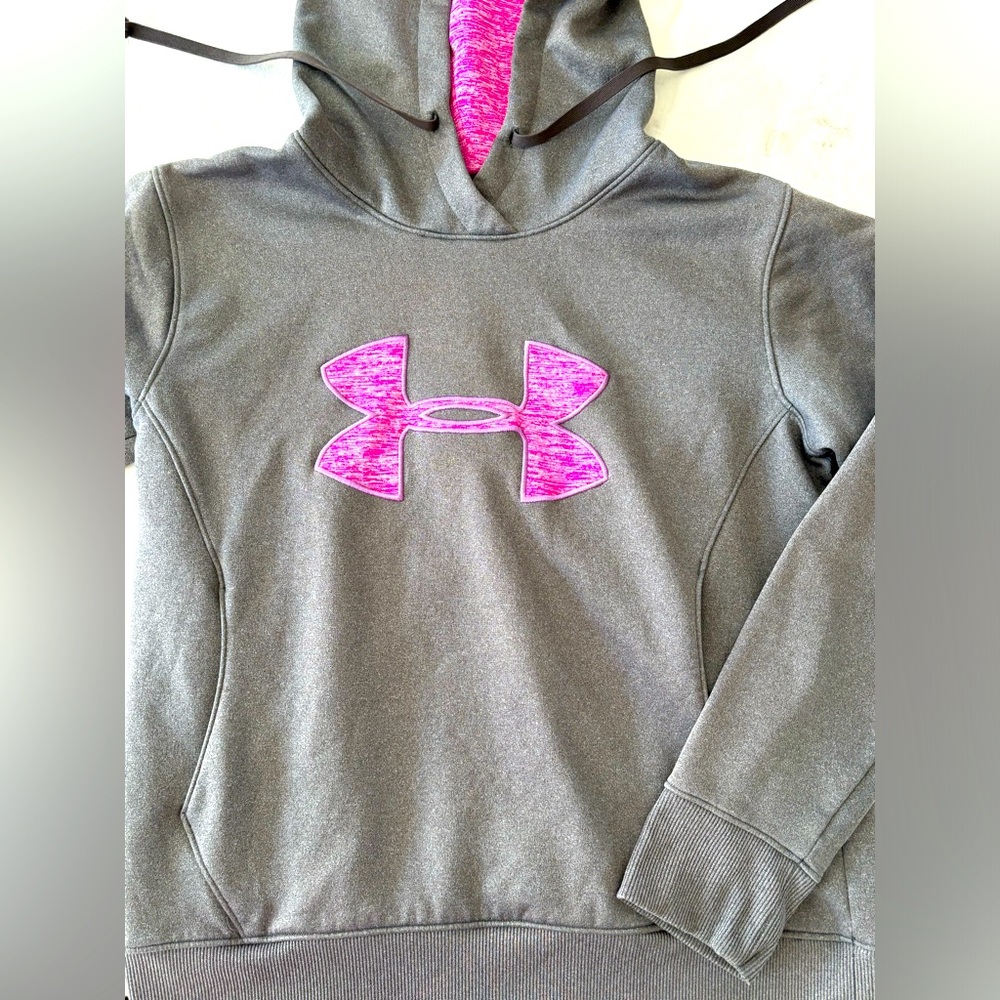 Ladies under‎ armor fleece hoodie. Side large. Very cute logo.